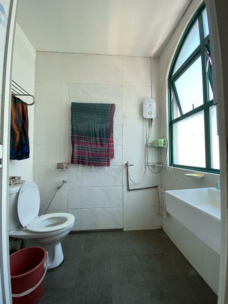 10C Kim Keat Road, Balestier / Toa Payoh, 5 Bedrooms, 1,300 sqft, Apartment For Sale, by Noelle Lim, 60005130 - Bathroom - PropertyGuru.com.sg