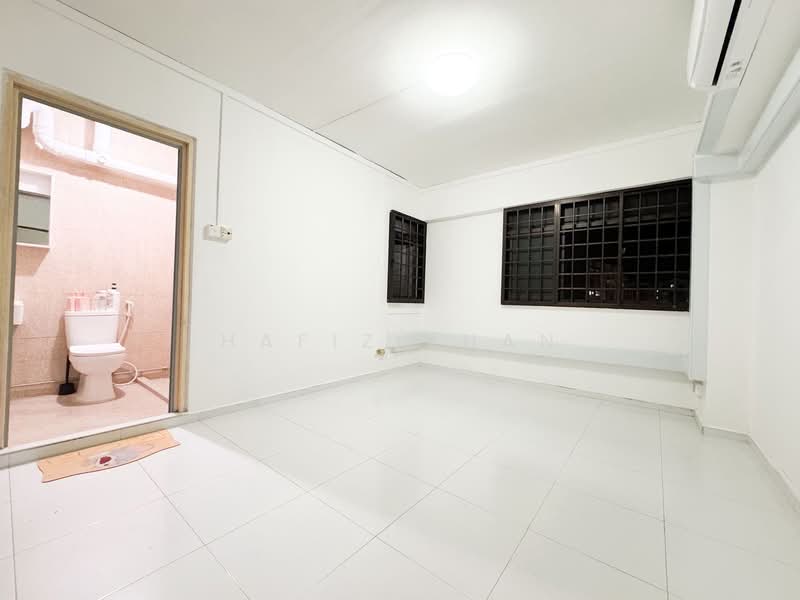551 Woodlands Drive 44, 551 Woodlands Drive 44, 3 Bedrooms, 1,001 sqft, HDB Flat For Rent, by Hafiz Khan, 60005136 - Bathroom - PropertyGuru.com.sg