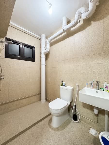 551 Woodlands Drive 44, 551 Woodlands Drive 44, 3 Bedrooms, 1,001 sqft, HDB Flat For Rent, by Hafiz Khan, 60005136 - Bathroom - PropertyGuru.com.sg