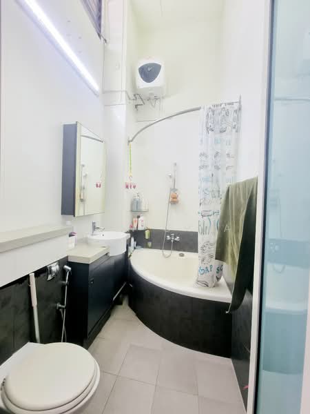 Hong Lee place, Hong Lee place, 4 Bedrooms, 2,399 sqft, Terraced House For Sale, by Alan Chua, 60005357 - PropertyGuru.com.sg