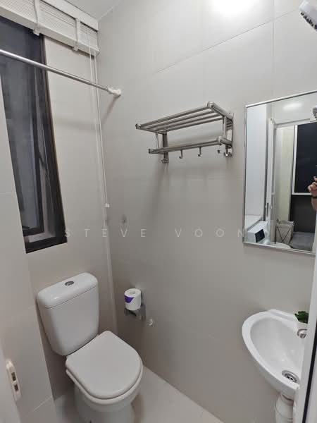 The Crest, 101 Prince Charles Crescent, Room Rental, 180 sqft, Condominium For Rent, by Steve Voon, 60006300 - Bathroom - PropertyGuru.com.sg