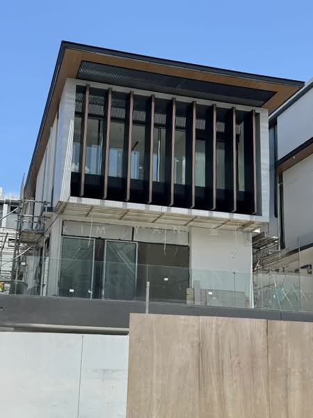 For Sale - brand new and luxury bungalow, 4 levels with Lift, Swimming pool, Basement to Park 5 cars