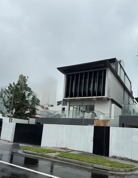 brand new and luxury bungalow, 4 levels with Lift, Swimming pool, Basement to Park 5 cars, Goodman Rd vicinity - call Kim Yan @ 81303636, 7 Bedrooms, 8,800 sqft, Bungalow House For Sale, by Kim Yan 金燕, 60006674 - PropertyGuru.com.sg