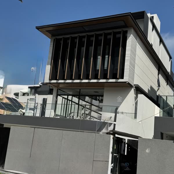 brand new and luxury bungalow, 4 levels with Lift, Swimming pool, Basement to Park 5 cars, Goodman Rd vicinity - call Kim Yan @ 81303636, 7 Bedrooms, 8,800 sqft, Bungalow House For Sale, by Kim Yan 金燕, 60006674 - PropertyGuru.com.sg