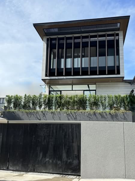 brand new and luxury bungalow, 4 levels with Lift, Swimming pool, Basement to Park 5 cars, Goodman Rd vicinity - call Kim Yan @ 81303636, 7 Bedrooms, 8,800 sqft, Bungalow House For Sale, by Kim Yan 金燕, 60006674 - PropertyGuru.com.sg