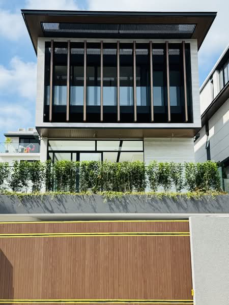 brand new and luxury bungalow, 4 levels with Lift, Swimming pool, Basement to Park 5 cars, Goodman Rd vicinity - call Kim Yan @ 81303636, 7 Bedrooms, 8,800 sqft, Bungalow House For Sale, by Kim Yan 金燕, 60006674 - PropertyGuru.com.sg