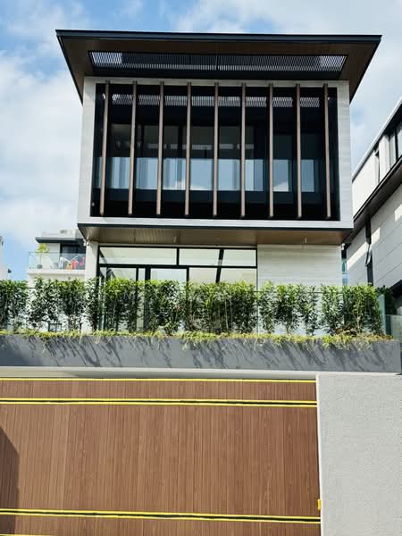 brand new and luxury bungalow, 4 levels with Lift, Swimming pool, Basement to Park 5 cars, Goodman Rd vicinity - call Kim Yan @ 81303636, 7 Bedrooms, 8,800 sqft, Bungalow House For Sale, by Kim Yan 金燕, 60006674 - PropertyGuru.com.sg