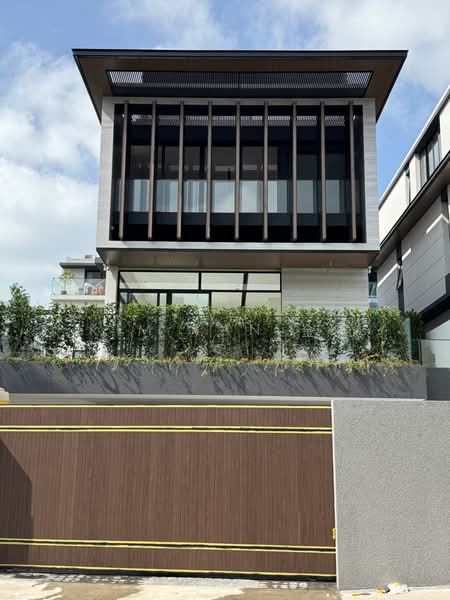 brand new and luxury bungalow, 4 levels with Lift, Swimming pool, Basement to Park 5 cars, Goodman Rd vicinity - call Kim Yan @ 81303636, 7 Bedrooms, 8,800 sqft, Bungalow House For Sale, by Kim Yan 金燕, 60006674 - PropertyGuru.com.sg