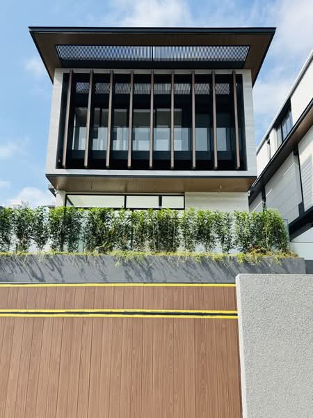brand new and luxury bungalow, 4 levels with Lift, Swimming pool, Basement to Park 5 cars, Goodman Rd vicinity - call Kim Yan @ 81303636, 7 Bedrooms, 8,800 sqft, Bungalow House For Sale, by Kim Yan 金燕, 60006674 - PropertyGuru.com.sg
