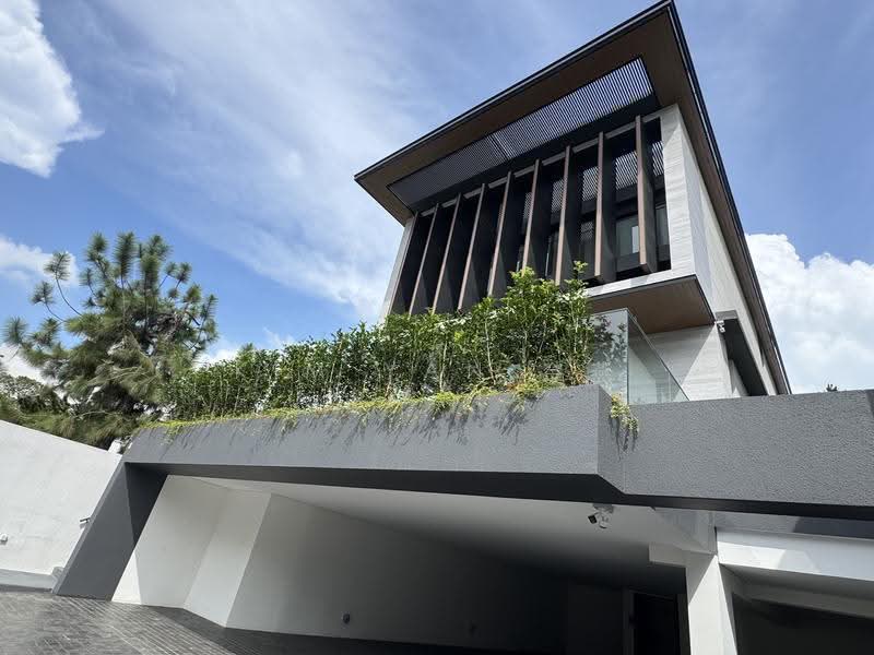 brand new and luxury bungalow, 4 levels with Lift, Swimming pool, Basement to Park 5 cars, Goodman Rd vicinity - call Kim Yan @ 81303636, East Coast / Marine Parade, 7 Bedrooms, 8,800 sqft, Bungalow House For Sale, by Kim Yan 金燕, 60006674 - PropertyGuru.com.sg