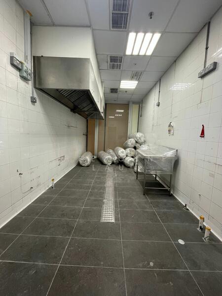 Alice @ Mediapolis, 29 Media Circle, 185 sqft, Business / Science Park For Rent, by Sheevonne Lau, 60007053 - Kitchen - CommercialGuru.com.sg