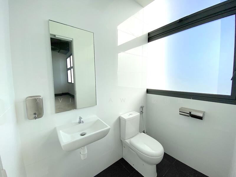 Nordcom II, 2 Gambas Crescent, 1,636 sqft, Light Industrial (B1) For Rent, by Xavier Aw (欧伟廷), 60007405 - Bathroom - CommercialGuru.com.sg