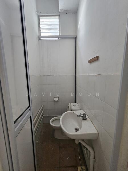 166 Bukit Batok West Ave 8, Bukit Batok West Ave 8, 850 sqft, Shop / Shophouse For Rent, by David Boon, 60007809 - Bathroom - CommercialGuru.com.sg