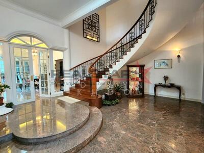 For Sale - ☎️ADELYN 9325❤️❤️9988✨A RARE GEM IN HIGHLY COVETED RIDOUT PARK GCB ✨