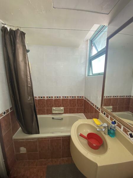 Victory Heights, 13 Kim Keat Road, 4 Bedrooms, 1,200 sqft, Condominium For Rent, by Joseph Lim, 60008656 - Bathroom - PropertyGuru.com.sg