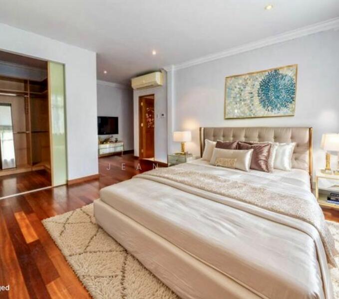 For Sale - ⭐️⭐️D11 GCB. GOOD VALUE 2.5 STOREY RENOVATED BUNGALOW. 8 ROOMS. HIGH CEILING.☎️ JEAN 93571119