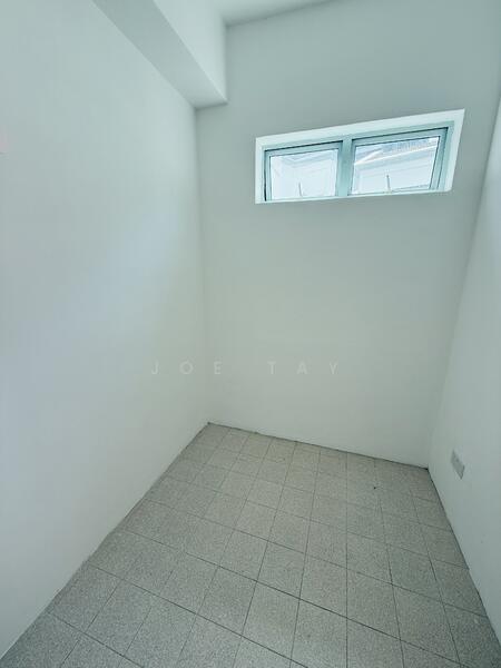 Gloucester Mansions, 10 Newton Road, 3 Bedrooms, 1,152 sqft, Condominium For Rent, by Joe Tay, 60008966 - Helper room - PropertyGuru.com.sg