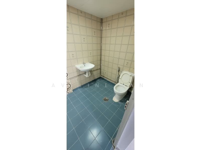 Balestier Plaza, 400 Balestier Road, 3 Bedrooms, 1,625 sqft, Apartment For Sale, by Aveline Tan, 60009001 - Bathroom - PropertyGuru.com.sg