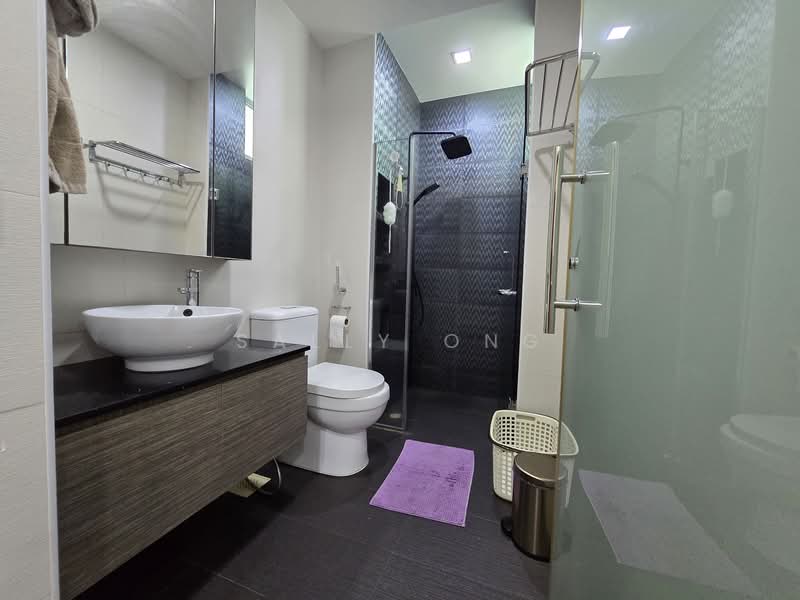 Villa De West, 385 Pasir Panjang Road, 3 Bedrooms, 1,378 sqft, Condominium For Rent, by Sally Ong, 60009066 - Bathroom - PropertyGuru.com.sg