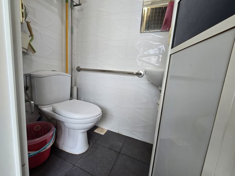 Villa De West, 385 Pasir Panjang Road, 3 Bedrooms, 1,378 sqft, Condominium For Rent, by Sally Ong, 60009066 - Bathroom - PropertyGuru.com.sg