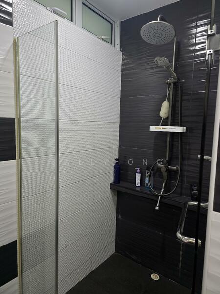 Villa De West, 385 Pasir Panjang Road, 3 Bedrooms, 1,378 sqft, Condominium For Rent, by Sally Ong, 60009066 - Bathroom - PropertyGuru.com.sg