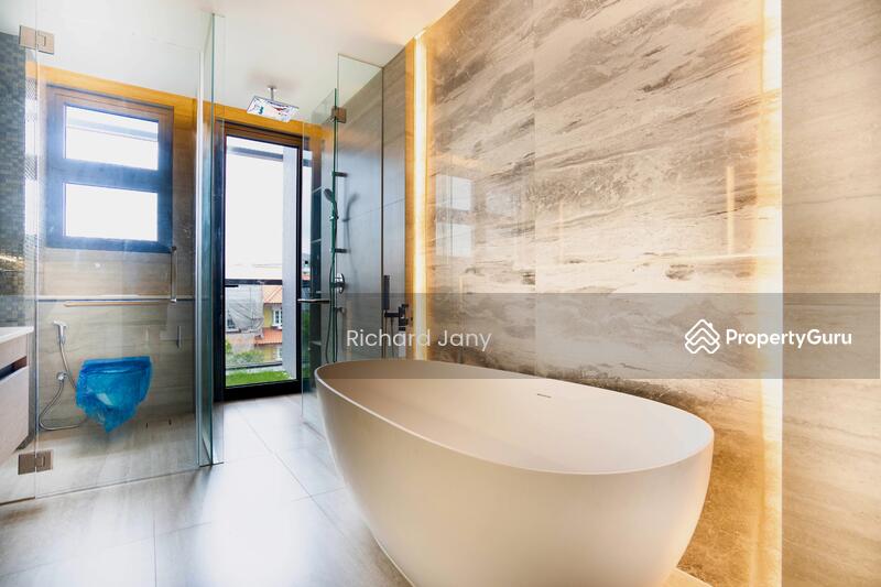 For Sale - ⭐️ D19 NEW F'HOLD MODERN 6 BRM BUNGALOW POOL LIFT PARK 4 CARS
