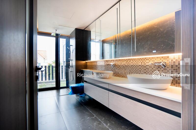 For Sale - ⭐️ D19 NEW F'HOLD MODERN 6 BRM BUNGALOW POOL LIFT PARK 4 CARS