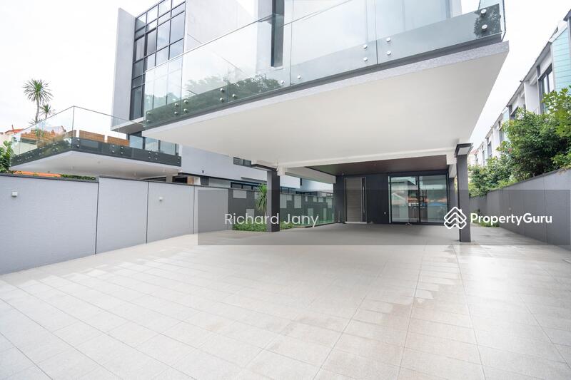 For Sale - ⭐️ D19 NEW F'HOLD MODERN 6 BRM BUNGALOW POOL LIFT PARK 4 CARS