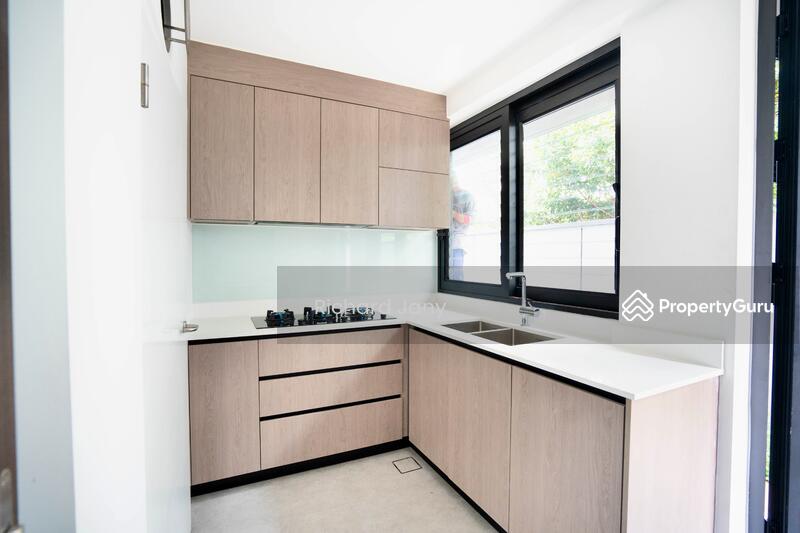 For Sale - ⭐️ D19 NEW F'HOLD MODERN 6 BRM BUNGALOW POOL LIFT PARK 4 CARS
