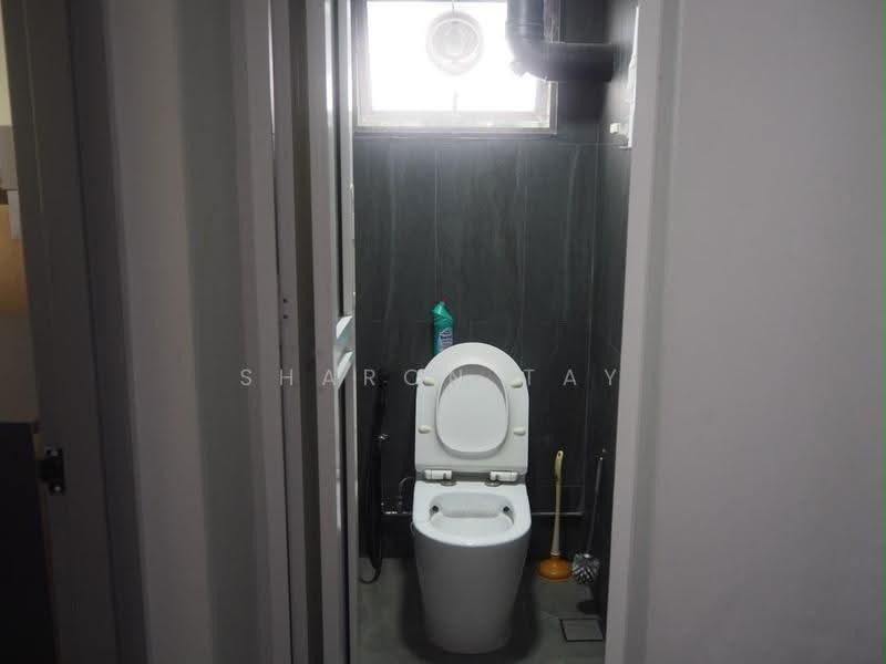 129 Kim Tian Road, 129 Kim Tian Road, Alexandra / Commonwealth, Room Rental, 250 sqft, HDB Flat For Rent, by Sharon Tay, 60009141 - Bathroom - PropertyGuru.com.sg