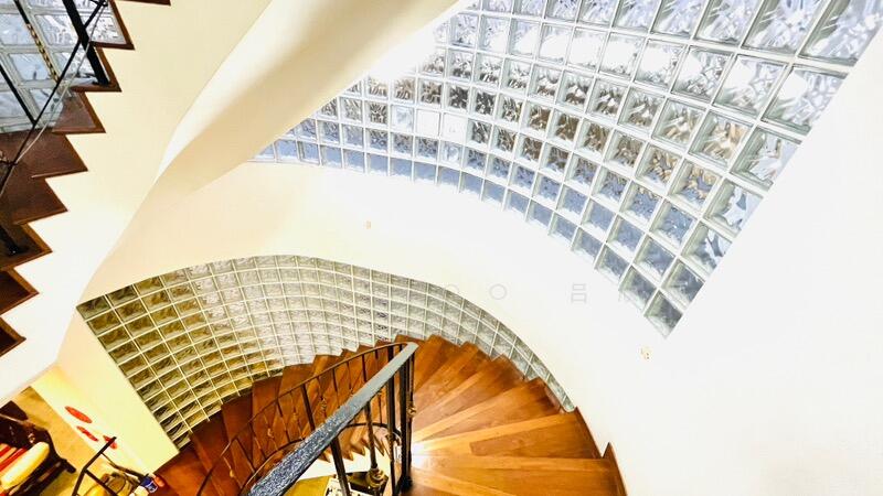 For Sale - Rare freehold semi d 1km to st stephen school