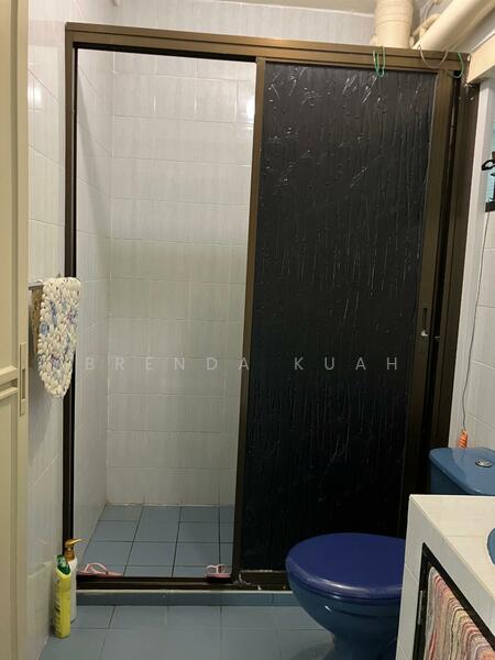 228 Serangoon Avenue 4, 228 Serangoon Avenue 4, Room Rental, 25 sqft, HDB Flat For Rent, by Brenda Kuah, 60010375 - Bathroom - PropertyGuru.com.sg