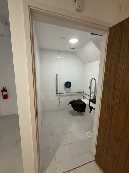 Little India Shop Houses, Serangoon Road, 960 sqft, Shop / Shophouse For Rent, by Wisdom Darryl, 60010968 - Bathroom - CommercialGuru.com.sg