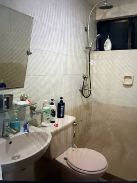 Fragrance Court, 12 Yew Siang Road, 3 Bedrooms, 1,421 sqft, Condominium For Rent, by Leong Kok Ying, 60011103 - Bathroom - PropertyGuru.com.sg