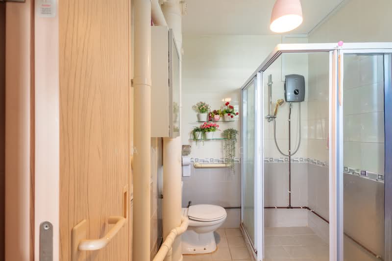 336 Jurong East Avenue 1, 336 Jurong East Avenue 1, 4 Bedrooms, 1,603 sqft, HDB Flat For Sale, by Lance Poh, 60011367 - Bathroom - PropertyGuru.com.sg