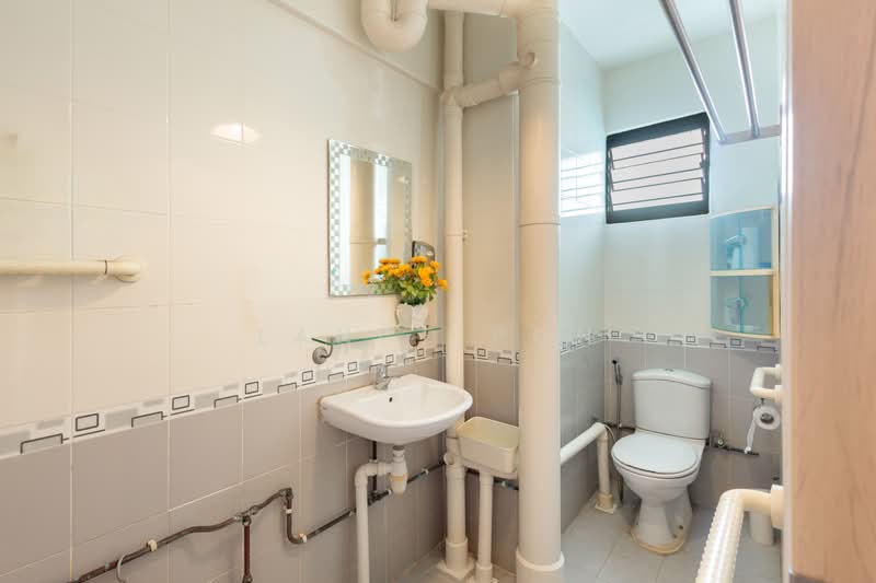 336 Jurong East Avenue 1, 336 Jurong East Avenue 1, 4 Bedrooms, 1,603 sqft, HDB Flat For Sale, by Lance Poh, 60011367 - Bathroom - PropertyGuru.com.sg