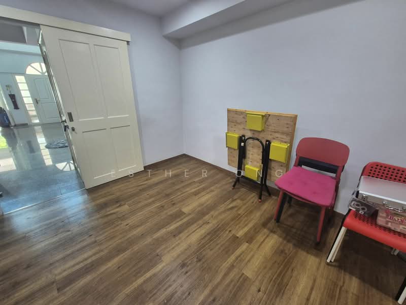 Sringside Link, Springside Link, Room Rental, 200 sqft, Terraced House For Rent, by Esther Ong, 60011961 - PropertyGuru.com.sg