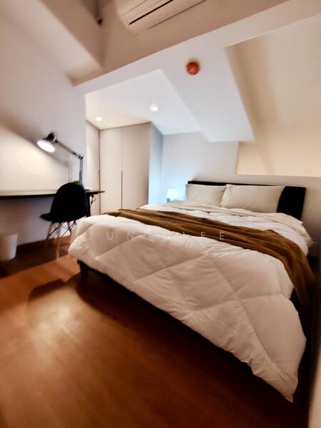 Queen size bed and study table 