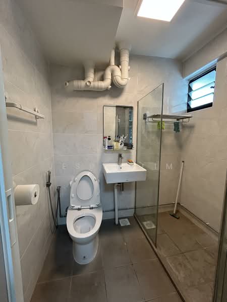 26 Dover Crescent, 26 Dover Crescent, 3 Bedrooms, 1,323 sqft, HDB Flat For Rent, by Jeslyn Lim, 60012449 - Bathroom - PropertyGuru.com.sg