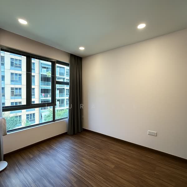 The Brownstone, 160 Canberra Drive, 3 Bedrooms, 936 sqft, Executive Condominium For Rent, by Laura Lee, 60012456 - Master bedroom - PropertyGuru.com.sg