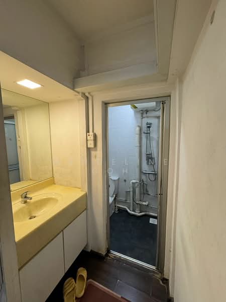 302 Ang Mo Kio Avenue 3, 302 Ang Mo Kio Avenue 3, Ang Mo Kio / Bishan / Thomson, 2 Bedrooms, 947 sqft, HDB Flat For Rent, by Wendeline Goh, 60012963 - Bathroom - PropertyGuru.com.sg