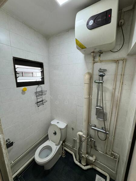 302 Ang Mo Kio Avenue 3, 302 Ang Mo Kio Avenue 3, Ang Mo Kio / Bishan / Thomson, 2 Bedrooms, 947 sqft, HDB Flat For Rent, by Wendeline Goh, 60012963 - Bathroom - PropertyGuru.com.sg
