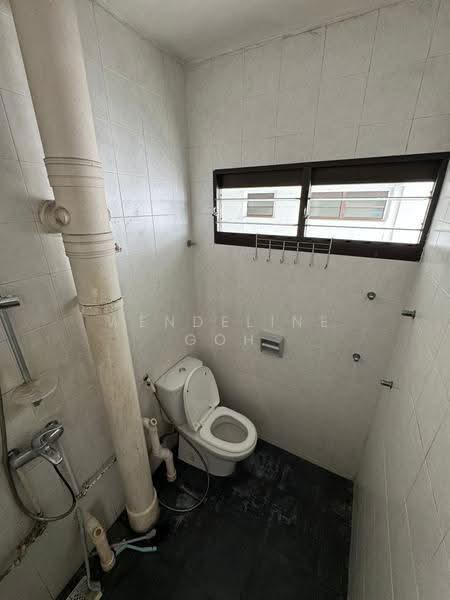 302 Ang Mo Kio Avenue 3, 302 Ang Mo Kio Avenue 3, Ang Mo Kio / Bishan / Thomson, 2 Bedrooms, 947 sqft, HDB Flat For Rent, by Wendeline Goh, 60012963 - Bathroom - PropertyGuru.com.sg