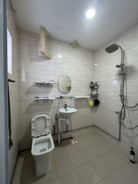 915 Jurong West Street 91, 915 Jurong West Street 91, 2 Bedrooms, 796 sqft, HDB Flat For Rent, by Anson Goh, 60013113 - Bathroom - PropertyGuru.com.sg