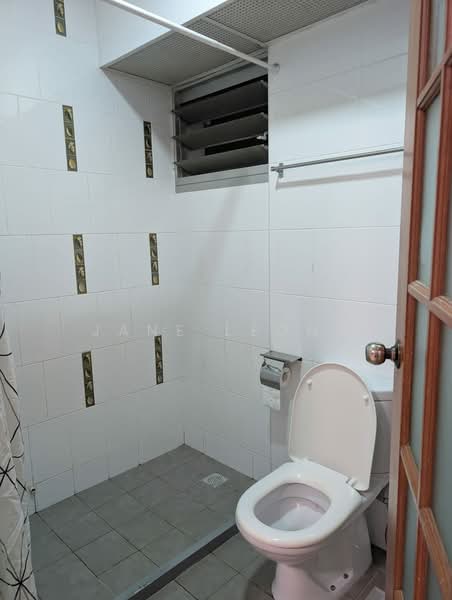 clementi, Clementi Ave 1, 2 Bedrooms, 809 sqft, HDB Flat For Rent, by Jane Leong, 60013191 - Bathroom - PropertyGuru.com.sg