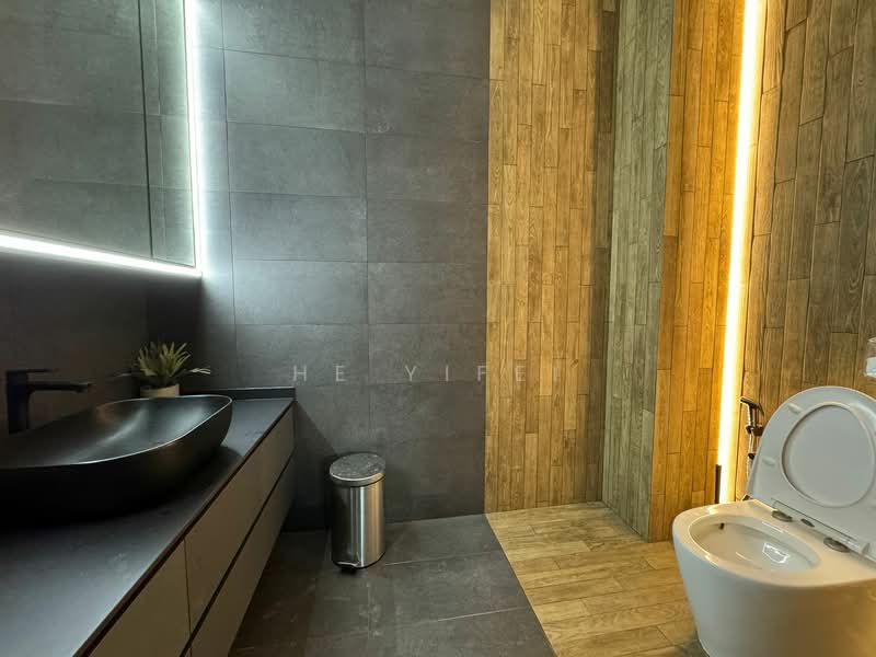 Interlocal Centre, 100G Pasir Panjang Road, Buona Vista / West Coast / Clementi New Town, 1,683 sqft, Light Industrial (B1) For Rent, by He Yifei, 60013715 - Bathroom - CommercialGuru.com.sg