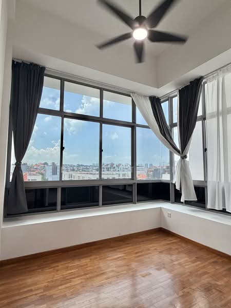 The Lenox Apartment For Sale at S$ 1,600,000 | PropertyGuru Singapore - 1st storey- bedroom 