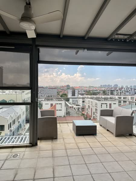 The Lenox Apartment For Sale at S$ 1,600,000 | PropertyGuru Singapore - Roof terrace view