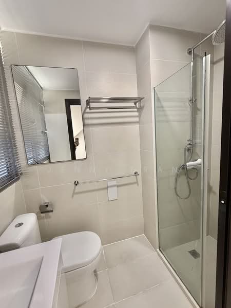 The Lenox Apartment For Sale at S$ 1,600,000 | PropertyGuru Singapore - 2nd storey-Bathroom