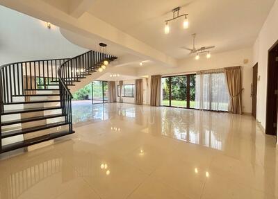 For Rent - Bukit Timah Bungalow with Garden and Pool!